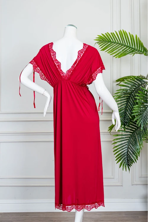 قميص نوم نسائي لون أحمر بقصة سبعة مزينة بقماش الدانتيل و بأكمام قصيرة