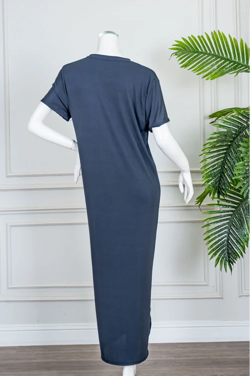 قميص نسائي طويل لون كحلي ياقة دائرية مزين برسومات من الأمام و بأكمام قصيرة