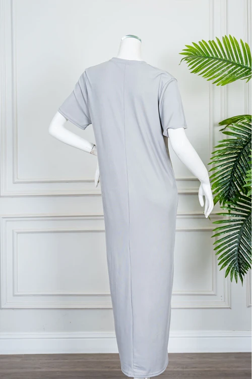 قميص نسائي طويل لون رمادي ياقة دائرية مزين برسومات من الأمام و بأكمام قصيرة