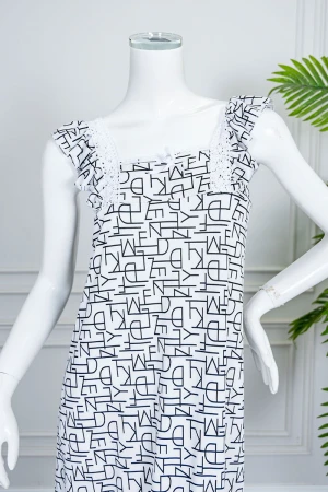 قميص نسائي قصير لون أبيض ياقة مربعة مزين بأشكال هندسية و بدون أكمام 