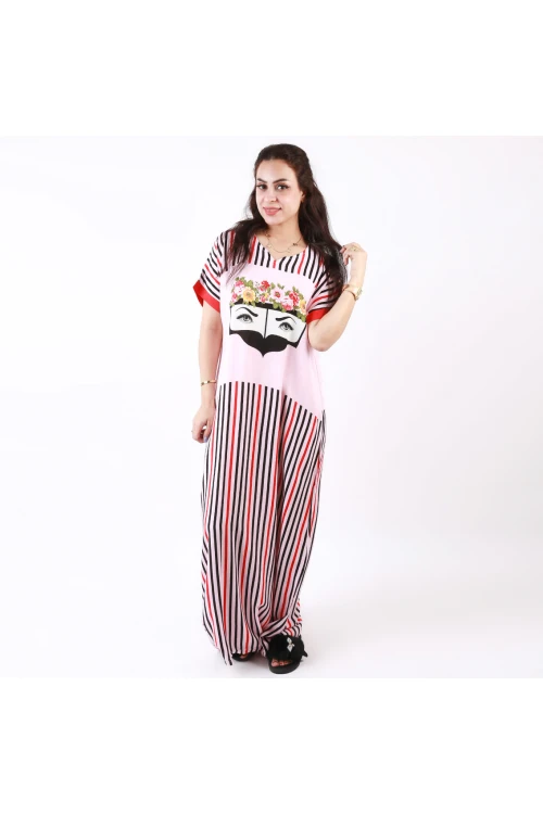 قميص مخطط بياقة واسعة وأكمام قصيرة