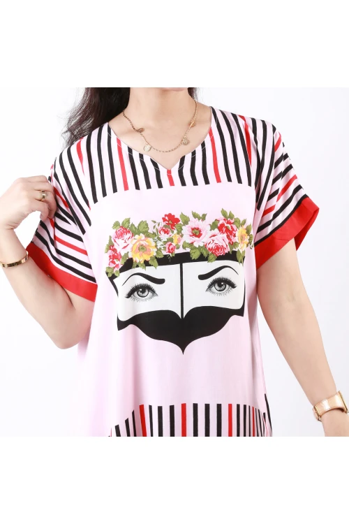 قميص مخطط بياقة واسعة وأكمام قصيرة