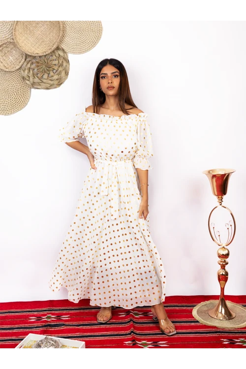 جلابيات يوم التأسيس منقّطه باللون الذهبي وبقصة واسعة الأكتاف