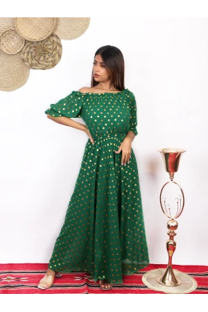 جلابيات يوم التأسيس منقّطه باللون الذهبي وبقصة واسعة الأكتاف