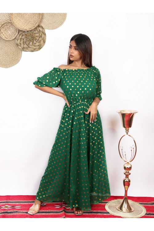 جلابيات يوم التأسيس منقّطه باللون الذهبي وبقصة واسعة الأكتاف