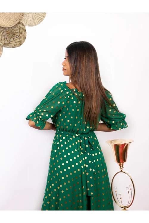 جلابيات يوم التأسيس منقّطه باللون الذهبي وبقصة واسعة الأكتاف