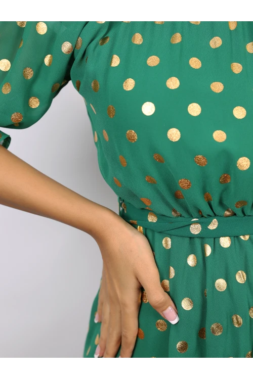 جلابيات يوم التأسيس منقّطه باللون الذهبي وبقصة واسعة الأكتاف