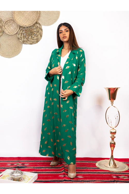 طقم قطعتين فستان وعباية ليوم التأسيس بطبعة أوراق شجر