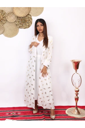 طقم قطعتين فستان وعباية ليوم التأسيس بطبعة أوراق شجر