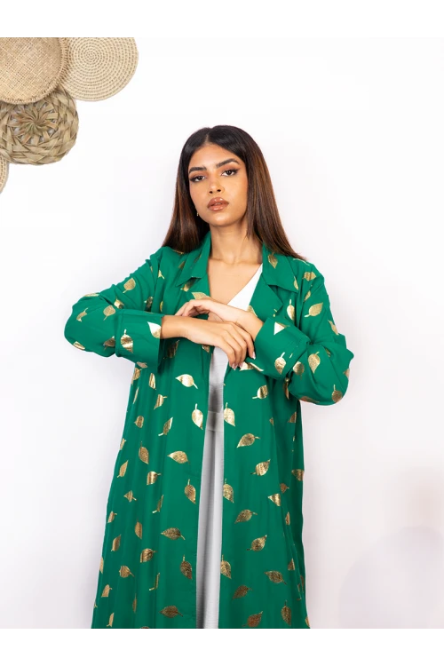 طقم قطعتين فستان وعباية ليوم التأسيس بطبعة أوراق شجر