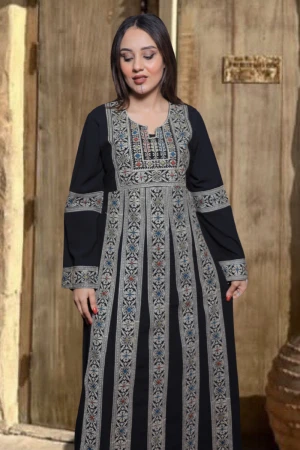 جلابية تراثية نسائي لون أسود تطريز عسيري باللون الفضي و الألوان من الأمام والجوانب و الأكمام 