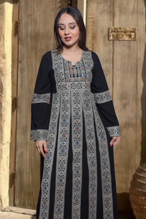 جلابية تراثية نسائي لون أسود تطريز عسيري باللون الفضي و الألوان من الأمام والجوانب و الأكمام