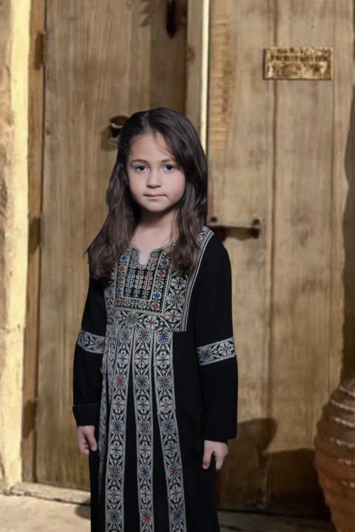 جلابية تراثية بناتي لون أزرق تطريز عسيري ونقوشات ملونة من الأمام والجوانب و الأكمام