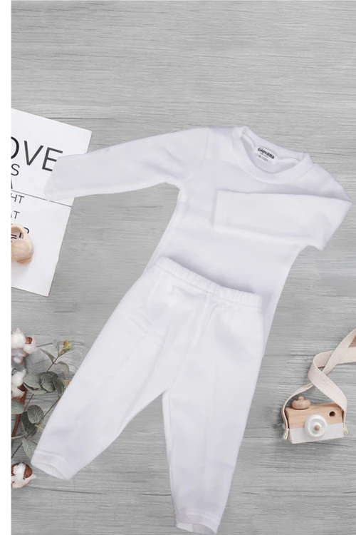 بيجاما شتوية داخلية قطعتين قماش مبطن لون ابيض بتطريز شعار من الأمام