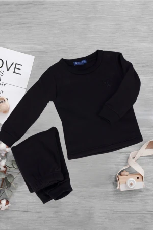 بيجاما شتوية داخلية قطعتين قماش مبطن لون أسود بتطريز شعار من الأمام