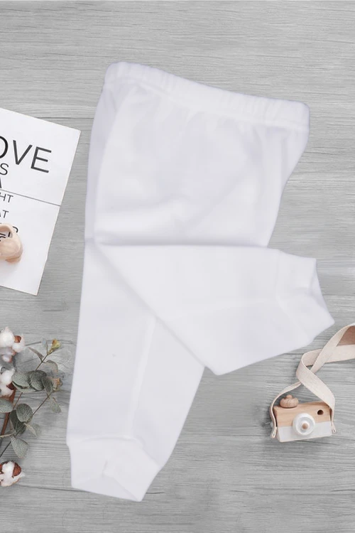 بيجاما شتوية داخلية قطعتين قماش مبطن لون ابيض بتطريز شعار من الأمام