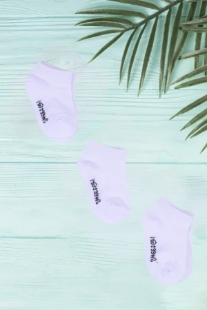 3 قطع جوارب لون أبيض سادة 