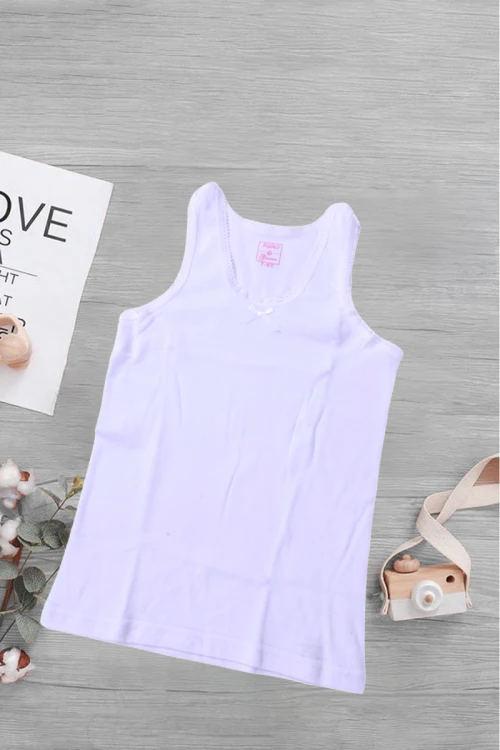 طقم بناتي داخلي لون أبيض قطعتين فنيله علاقي بشريط أبيض  وشورت بخصر مطاطي