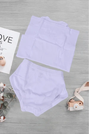 طقم ولادي داخلي لون أبيض قطعتين فنيله علاقي وشورت بخصر مطاطي