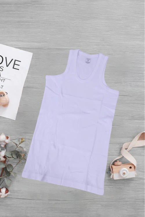 طقم ولادي داخلي لون أبيض قطعتين فنيله علاقي وشورت بخصر مطاطي