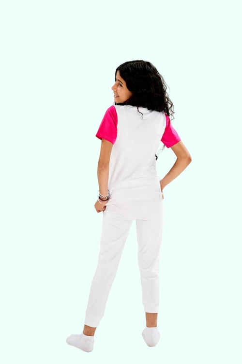 بيجاما بناتي سبيستون قطعتين لون أبيض و وردي أشكال شخصيات كرتونية ملونة و بنطلون طويل