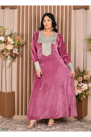 جلابية نسائي شتوي مخمل  مطرزة بنقوشات من الأمام والأكمام 