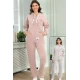 طقم نسائي أنيق قطعتين لون وردي مع قبعة هودي و أكمام طويلة مع كتابة أمامية و سحاب أمامي و جاكيت بجيوب